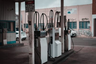 Carburants en outre-mer : le sans-plomb à 2 € à La Réunion, 2,21 € à Mayotte et en Guyane au 1er octobre 2026